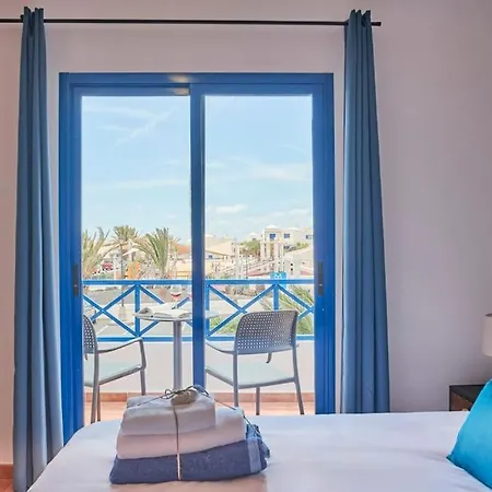 Hébergement de vacances Maria Del Mar 2 Minutes To Supermarkets, 10 Minutes To Marina Rubicon, Pool, High Speed Wifi Playa Blanca (Lanzarote)
