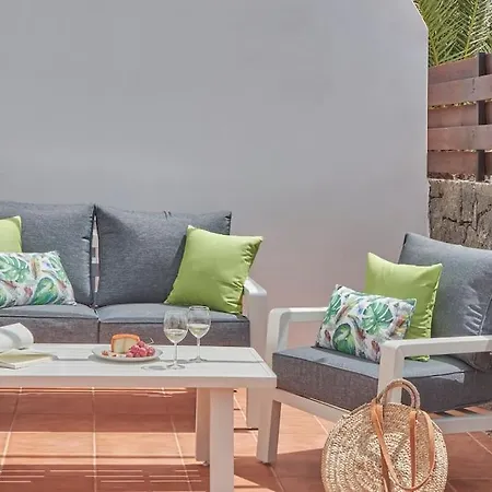 Hébergement de vacances Maria Del Mar 2 Minutes To Supermarkets, 10 Minutes To Marina Rubicon, Pool, High Speed Wifi *