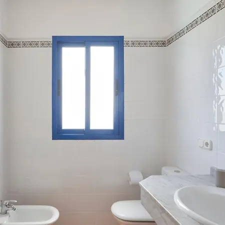 Hébergement de vacances Maria Del Mar 2 Minutes To Supermarkets, 10 Minutes To Marina Rubicon, Pool, High Speed Wifi