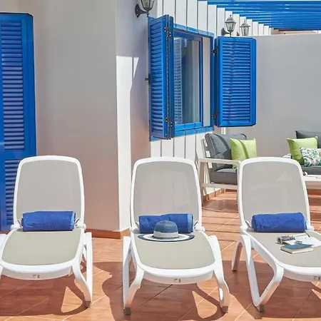 Hébergement de vacances Maria Del Mar 2 Minutes To Supermarkets, 10 Minutes To Marina Rubicon, Pool, High Speed Wifi *