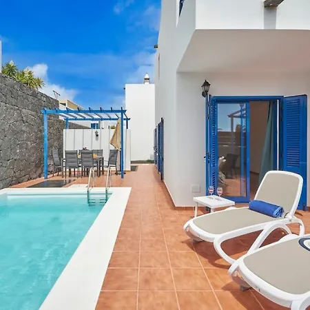 Hébergement de vacances Maria Del Mar 2 Minutes To Supermarkets, 10 Minutes To Marina Rubicon, Pool, High Speed Wifi Playa Blanca (Lanzarote)