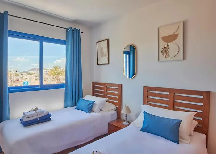 Hébergement de vacances Maria Del Mar 2 Minutes To Supermarkets, 10 Minutes To Marina Rubicon, Pool, High Speed Wifi *