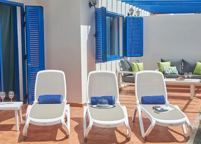 Hébergement de vacances Maria Del Mar 2 Minutes To Supermarkets, 10 Minutes To Marina Rubicon, Pool, High Speed Wifi *