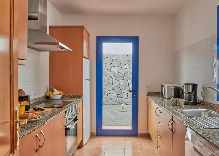 Maria Del Mar 2 Minutes To Supermarkets, 10 Minutes To Marina Rubicon, Pool, High Speed Wifi *