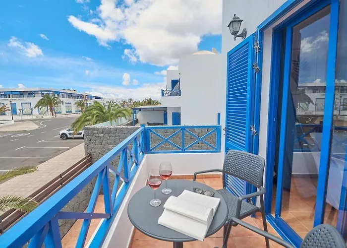 Hébergement de vacances Maria Del Mar 2 Minutes To Supermarkets, 10 Minutes To Marina Rubicon, Pool, High Speed Wifi *