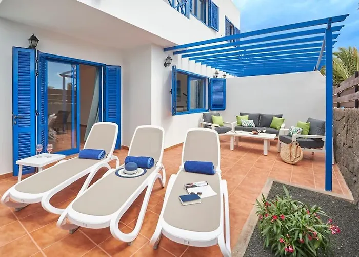 Hébergement de vacances Maria Del Mar 2 Minutes To Supermarkets, 10 Minutes To Marina Rubicon, Pool, High Speed Wifi