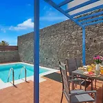Maria Del Mar 2 Minutes To Supermarkets, 10 Minutes To Marina Rubicon, Pool, High Speed Wifi Holiday home *