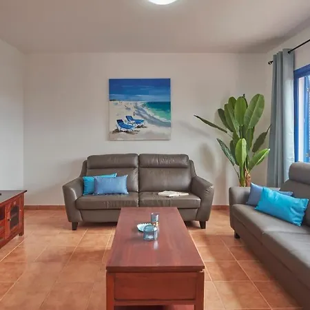 Maria Del Mar 2 Minutes To Supermarkets, 10 Minutes To Marina Rubicon, Pool, High Speed Wifi Casa vacanze