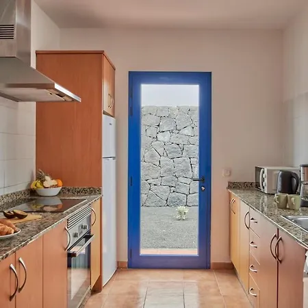 Maria Del Mar 2 Minutes To Supermarkets, 10 Minutes To Marina Rubicon, Pool, High Speed Wifi *