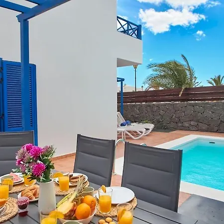 Maria Del Mar 2 Minutes To Supermarkets, 10 Minutes To Marina Rubicon, Pool, High Speed Wifi Casa vacanze